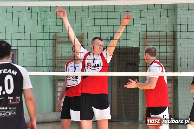 Zdjęcie w galerii na portalu naszraciborz.pl: XIX sezon Raciborskiej Ligi Piłki Siatkowej za nami. Nowiny i KKS Rybnik najlepsze wiadomości z regionu