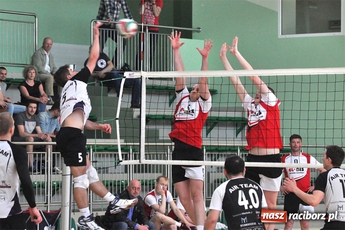 Zdjęcie w galerii na portalu naszraciborz.pl: XIX sezon Raciborskiej Ligi Piłki Siatkowej za nami. Nowiny i KKS Rybnik najlepsze wiadomości z regionu