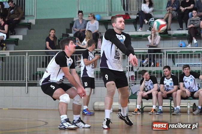 Zdjęcie w galerii na portalu naszraciborz.pl: XIX sezon Raciborskiej Ligi Piłki Siatkowej za nami. Nowiny i KKS Rybnik najlepsze wiadomości z regionu