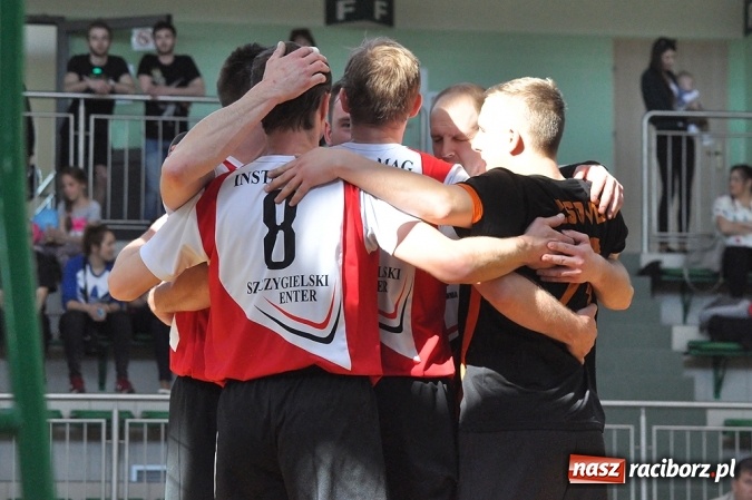 Zdjęcie w galerii na portalu naszraciborz.pl: XIX sezon Raciborskiej Ligi Piłki Siatkowej za nami. Nowiny i KKS Rybnik najlepsze wiadomości z regionu