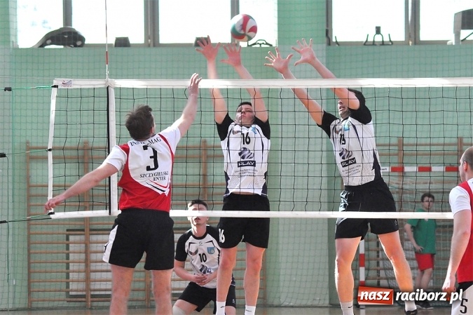 Zdjęcie w galerii na portalu naszraciborz.pl: XIX sezon Raciborskiej Ligi Piłki Siatkowej za nami. Nowiny i KKS Rybnik najlepsze wiadomości z regionu