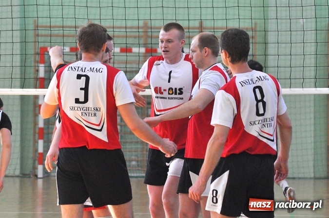 Zdjęcie w galerii na portalu naszraciborz.pl: XIX sezon Raciborskiej Ligi Piłki Siatkowej za nami. Nowiny i KKS Rybnik najlepsze wiadomości z regionu