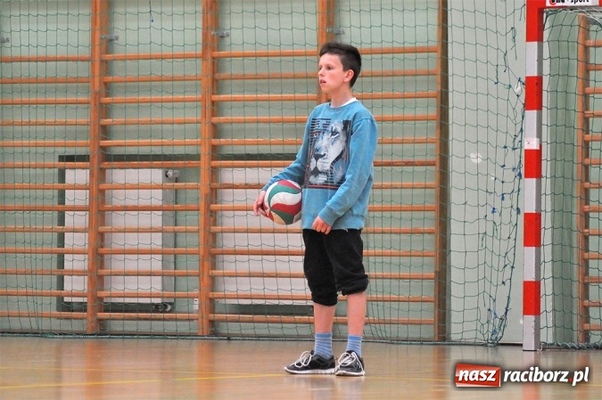 Zdjęcie w galerii na portalu naszraciborz.pl: XIX sezon Raciborskiej Ligi Piłki Siatkowej za nami. Nowiny i KKS Rybnik najlepsze wiadomości z regionu