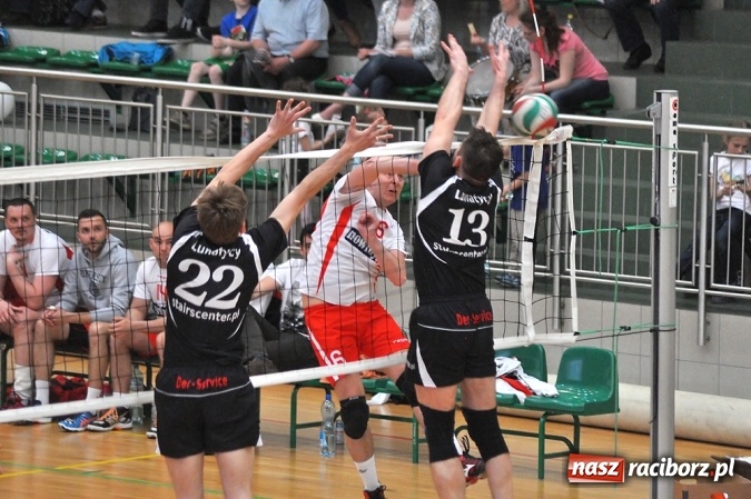 Zdjęcie w galerii na portalu naszraciborz.pl: XIX sezon Raciborskiej Ligi Piłki Siatkowej za nami. Nowiny i KKS Rybnik najlepsze wiadomości z regionu