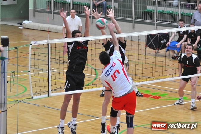 Zdjęcie w galerii na portalu naszraciborz.pl: XIX sezon Raciborskiej Ligi Piłki Siatkowej za nami. Nowiny i KKS Rybnik najlepsze wiadomości z regionu