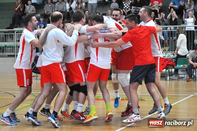 Zdjęcie w galerii na portalu naszraciborz.pl: XIX sezon Raciborskiej Ligi Piłki Siatkowej za nami. Nowiny i KKS Rybnik najlepsze wiadomości z regionu