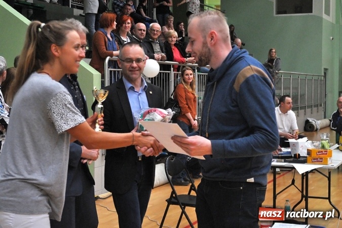 Zdjęcie w galerii na portalu naszraciborz.pl: XIX sezon Raciborskiej Ligi Piłki Siatkowej za nami. Nowiny i KKS Rybnik najlepsze wiadomości z regionu