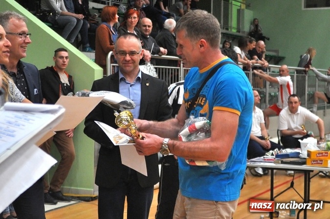 Zdjęcie w galerii na portalu naszraciborz.pl: XIX sezon Raciborskiej Ligi Piłki Siatkowej za nami. Nowiny i KKS Rybnik najlepsze wiadomości z regionu