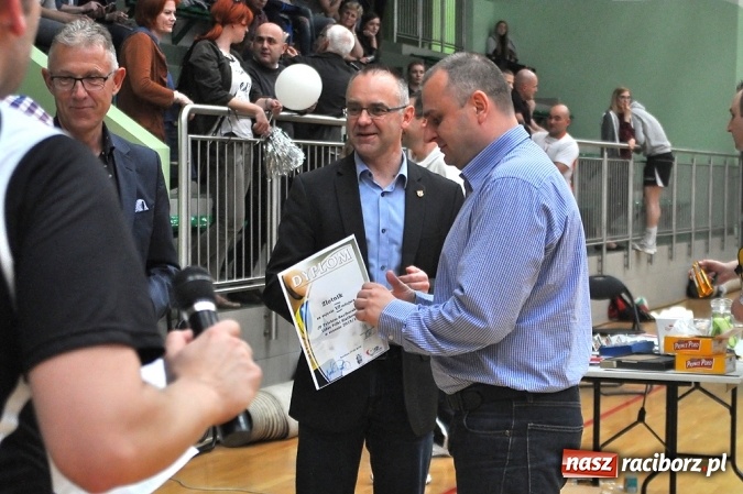 Zdjęcie w galerii na portalu naszraciborz.pl: XIX sezon Raciborskiej Ligi Piłki Siatkowej za nami. Nowiny i KKS Rybnik najlepsze wiadomości z regionu