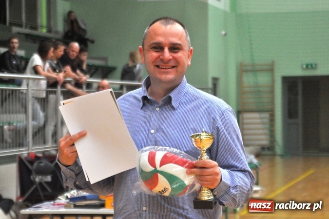 Zdjęcie w galerii na portalu naszraciborz.pl: XIX sezon Raciborskiej Ligi Piłki Siatkowej za nami. Nowiny i KKS Rybnik najlepsze wiadomości z regionu