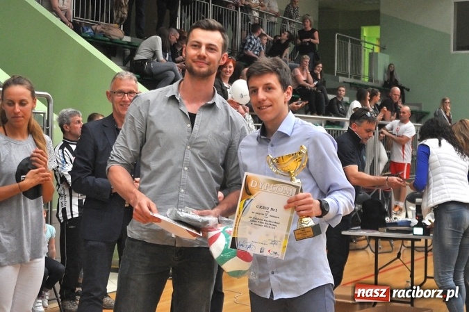 Zdjęcie w galerii na portalu naszraciborz.pl: XIX sezon Raciborskiej Ligi Piłki Siatkowej za nami. Nowiny i KKS Rybnik najlepsze wiadomości z regionu