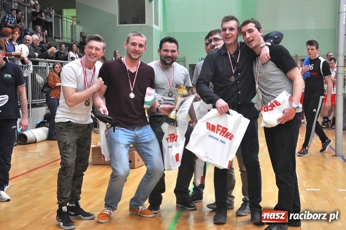 Zdjęcie w galerii na portalu naszraciborz.pl: XIX sezon Raciborskiej Ligi Piłki Siatkowej za nami. Nowiny i KKS Rybnik najlepsze wiadomości z regionu