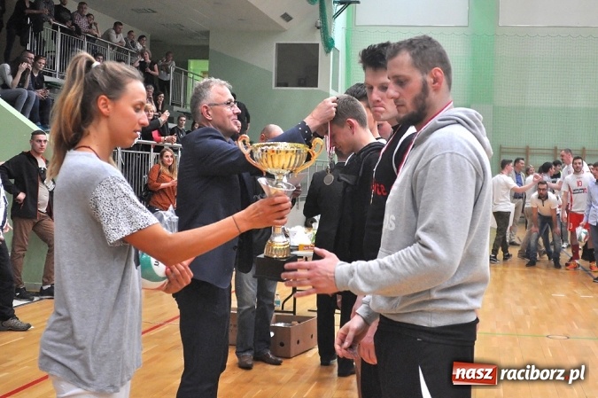 Zdjęcie w galerii na portalu naszraciborz.pl: XIX sezon Raciborskiej Ligi Piłki Siatkowej za nami. Nowiny i KKS Rybnik najlepsze wiadomości z regionu