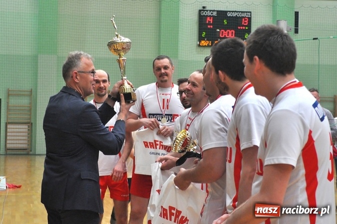 Zdjęcie w galerii na portalu naszraciborz.pl: XIX sezon Raciborskiej Ligi Piłki Siatkowej za nami. Nowiny i KKS Rybnik najlepsze wiadomości z regionu
