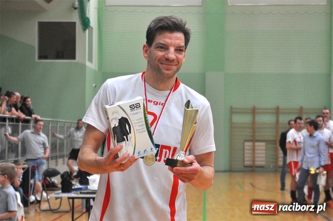 Zdjęcie w galerii na portalu naszraciborz.pl: XIX sezon Raciborskiej Ligi Piłki Siatkowej za nami. Nowiny i KKS Rybnik najlepsze wiadomości z regionu