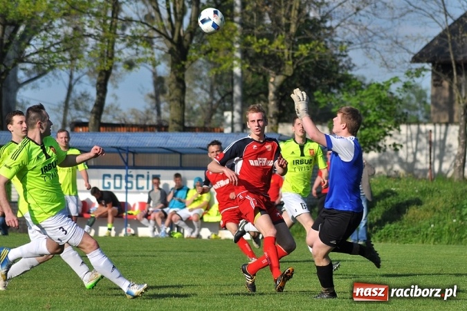 Zdjęcie w galerii na portalu naszraciborz.pl: Rafako uległo Zameczkowi z Czernicy wiadomości z regionu