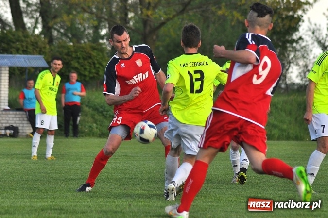 Zdjęcie w galerii na portalu naszraciborz.pl: Rafako uległo Zameczkowi z Czernicy wiadomości z regionu