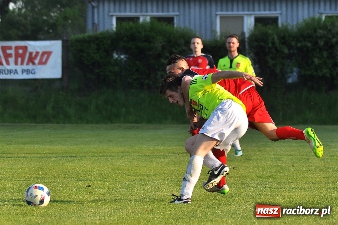 Zdjęcie w galerii na portalu naszraciborz.pl: Rafako uległo Zameczkowi z Czernicy wiadomości z regionu