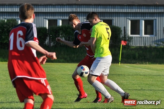 Zdjęcie w galerii na portalu naszraciborz.pl: Rafako uległo Zameczkowi z Czernicy wiadomości z regionu