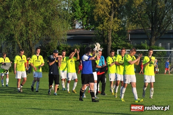 Zdjęcie w galerii na portalu naszraciborz.pl: Rafako uległo Zameczkowi z Czernicy wiadomości z regionu