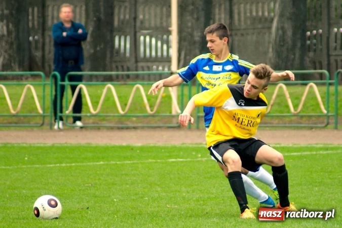 Zdjęcie w galerii na portalu naszraciborz.pl: Wyrównane spotkanie przy Wyszyńskiego. Mateusz Trzęsiński bohaterem Ikara wiadomości z regionu