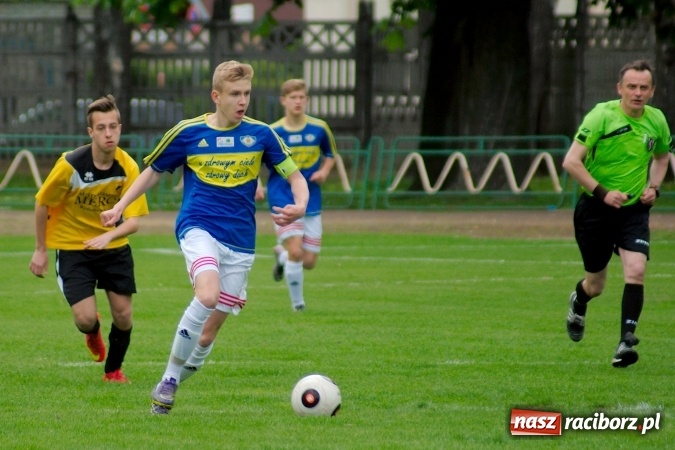 Zdjęcie w galerii na portalu naszraciborz.pl: Wyrównane spotkanie przy Wyszyńskiego. Mateusz Trzęsiński bohaterem Ikara wiadomości z regionu