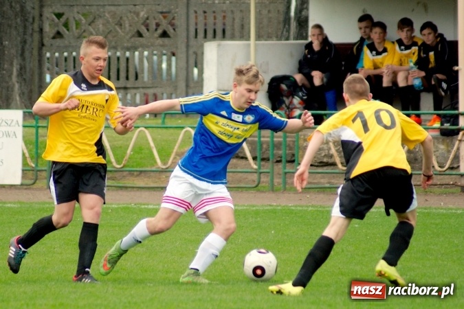 Zdjęcie w galerii na portalu naszraciborz.pl: Wyrównane spotkanie przy Wyszyńskiego. Mateusz Trzęsiński bohaterem Ikara wiadomości z regionu