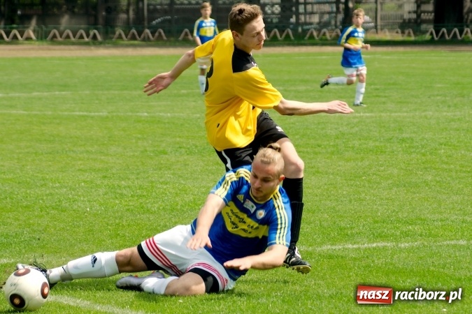 Zdjęcie w galerii na portalu naszraciborz.pl: Wyrównane spotkanie przy Wyszyńskiego. Mateusz Trzęsiński bohaterem Ikara wiadomości z regionu