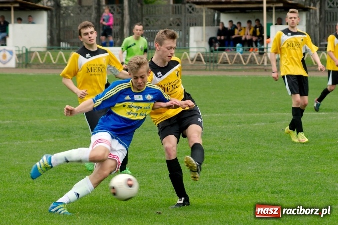 Zdjęcie w galerii na portalu naszraciborz.pl: Wyrównane spotkanie przy Wyszyńskiego. Mateusz Trzęsiński bohaterem Ikara wiadomości z regionu