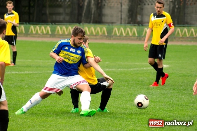 Zdjęcie w galerii na portalu naszraciborz.pl: Wyrównane spotkanie przy Wyszyńskiego. Mateusz Trzęsiński bohaterem Ikara wiadomości z regionu