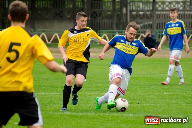 Zdjęcie w galerii na portalu naszraciborz.pl: Wyrównane spotkanie przy Wyszyńskiego. Mateusz Trzęsiński bohaterem Ikara wiadomości z regionu
