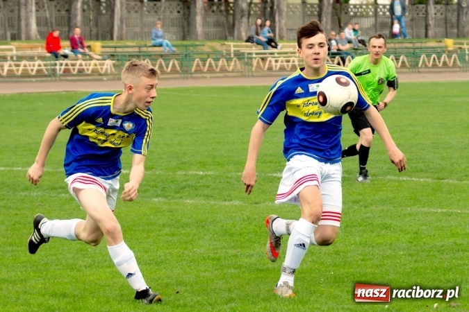 Zdjęcie w galerii na portalu naszraciborz.pl: Wyrównane spotkanie przy Wyszyńskiego. Mateusz Trzęsiński bohaterem Ikara wiadomości z regionu