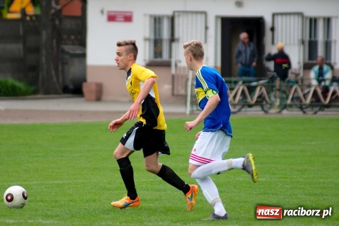 Zdjęcie w galerii na portalu naszraciborz.pl: Wyrównane spotkanie przy Wyszyńskiego. Mateusz Trzęsiński bohaterem Ikara wiadomości z regionu