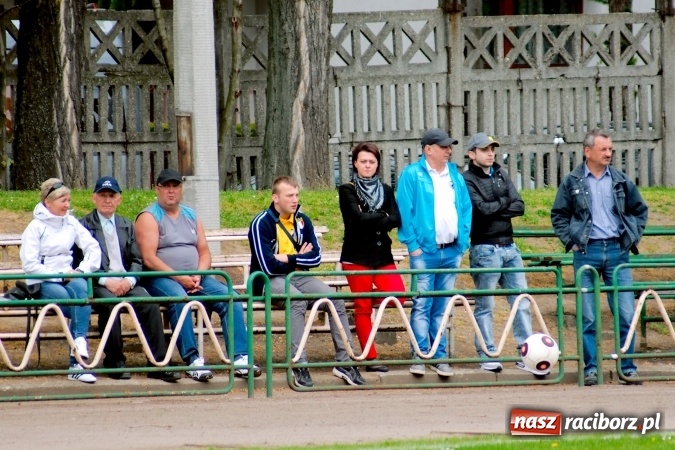 Zdjęcie w galerii na portalu naszraciborz.pl: Wyrównane spotkanie przy Wyszyńskiego. Mateusz Trzęsiński bohaterem Ikara wiadomości z regionu