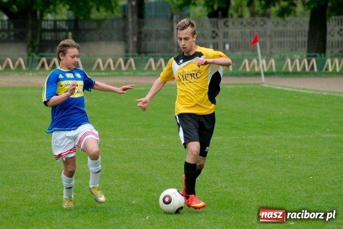 Zdjęcie w galerii na portalu naszraciborz.pl: Wyrównane spotkanie przy Wyszyńskiego. Mateusz Trzęsiński bohaterem Ikara wiadomości z regionu