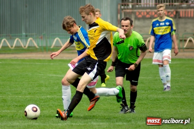 Zdjęcie w galerii na portalu naszraciborz.pl: Wyrównane spotkanie przy Wyszyńskiego. Mateusz Trzęsiński bohaterem Ikara wiadomości z regionu