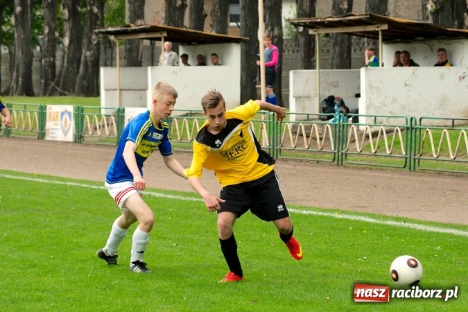 Zdjęcie w galerii na portalu naszraciborz.pl: Wyrównane spotkanie przy Wyszyńskiego. Mateusz Trzęsiński bohaterem Ikara wiadomości z regionu