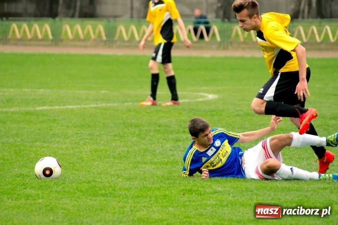 Zdjęcie w galerii na portalu naszraciborz.pl: Wyrównane spotkanie przy Wyszyńskiego. Mateusz Trzęsiński bohaterem Ikara wiadomości z regionu