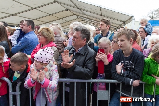 Zdjęcie w galerii na portalu naszraciborz.pl: Szymon Wydra & Carpe Diem zagrał w Pietrowicach Wielkich wiadomości z regionu