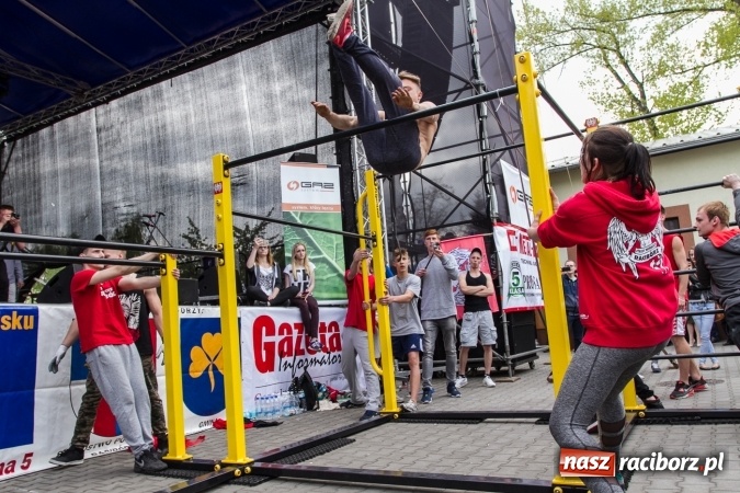 Zdjęcie w galerii na portalu naszraciborz.pl: Szymon Wydra & Carpe Diem zagrał w Pietrowicach Wielkich wiadomości z regionu