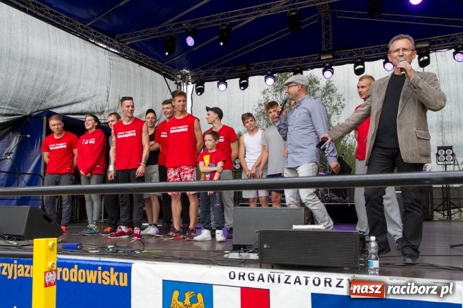 Zdjęcie w galerii na portalu naszraciborz.pl: Szymon Wydra & Carpe Diem zagrał w Pietrowicach Wielkich wiadomości z regionu