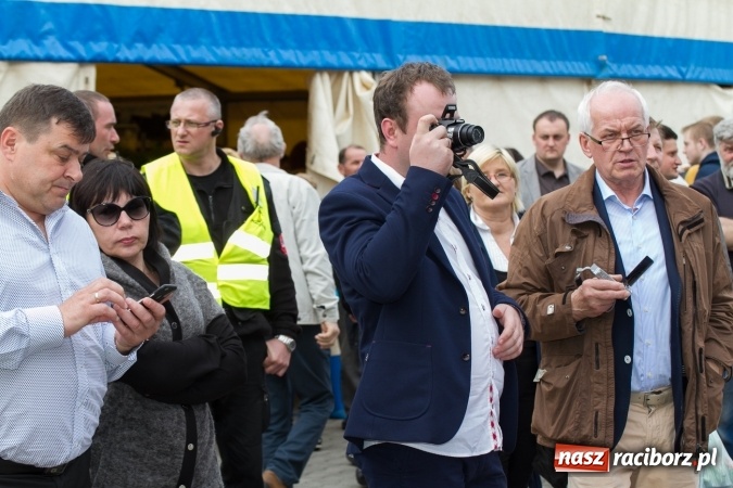 Zdjęcie w galerii na portalu naszraciborz.pl: Szymon Wydra & Carpe Diem zagrał w Pietrowicach Wielkich wiadomości z regionu