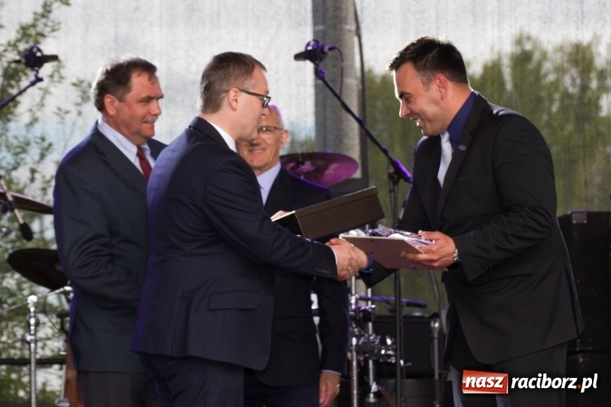 Zdjęcie w galerii na portalu naszraciborz.pl: Szymon Wydra & Carpe Diem zagrał w Pietrowicach Wielkich wiadomości z regionu