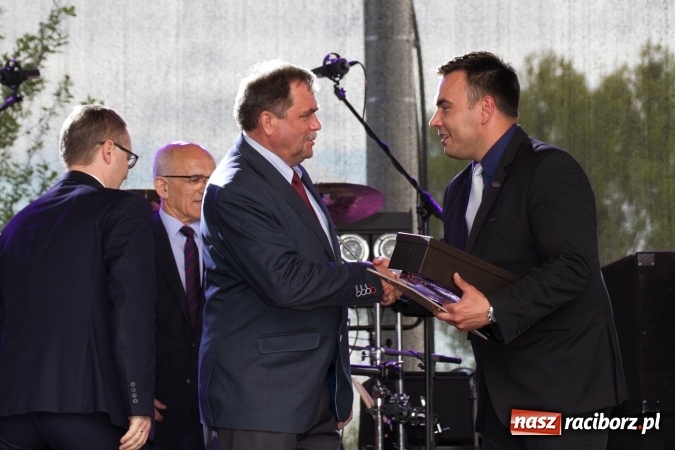 Zdjęcie w galerii na portalu naszraciborz.pl: Szymon Wydra & Carpe Diem zagrał w Pietrowicach Wielkich wiadomości z regionu