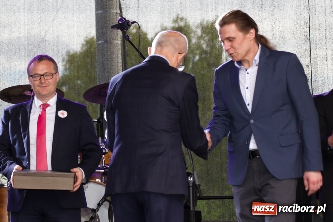 Zdjęcie w galerii na portalu naszraciborz.pl: Szymon Wydra & Carpe Diem zagrał w Pietrowicach Wielkich wiadomości z regionu