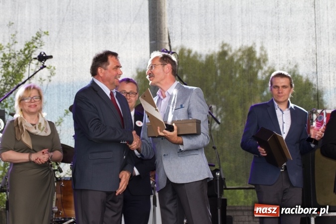 Zdjęcie w galerii na portalu naszraciborz.pl: Szymon Wydra & Carpe Diem zagrał w Pietrowicach Wielkich wiadomości z regionu