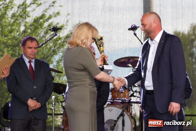 Zdjęcie w galerii na portalu naszraciborz.pl: Szymon Wydra & Carpe Diem zagrał w Pietrowicach Wielkich wiadomości z regionu