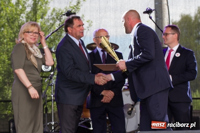 Zdjęcie w galerii na portalu naszraciborz.pl: Szymon Wydra & Carpe Diem zagrał w Pietrowicach Wielkich wiadomości z regionu