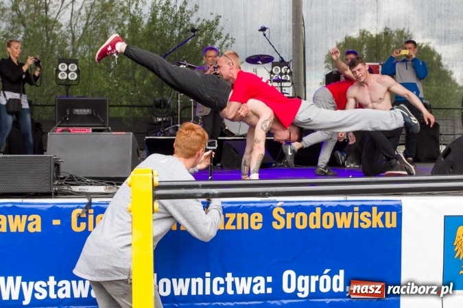 Zdjęcie w galerii na portalu naszraciborz.pl: Szymon Wydra & Carpe Diem zagrał w Pietrowicach Wielkich wiadomości z regionu