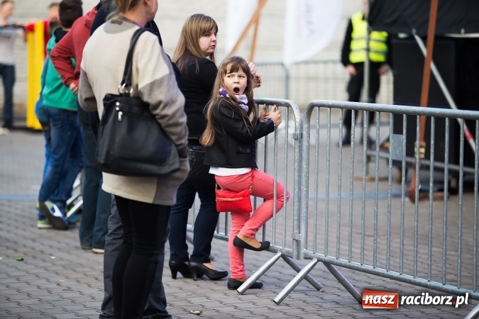 Zdjęcie w galerii na portalu naszraciborz.pl: Szymon Wydra & Carpe Diem zagrał w Pietrowicach Wielkich wiadomości z regionu
